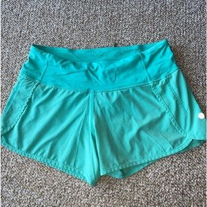 Lululemon green shorts size 6